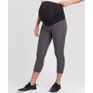 NWT Ingrid & Isabel Active Capri Maternity Pants‎ Leggings Over Belly Yoga Small